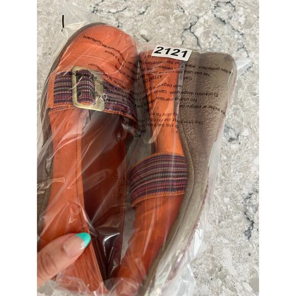 Miz Mooz Casual Leather Flats Shoes Orange w Fabric Buckle Detail Size 39 (8.5) - Picture 9 of 9